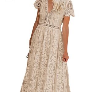 Chic Lace Maxi Skirt in Cream